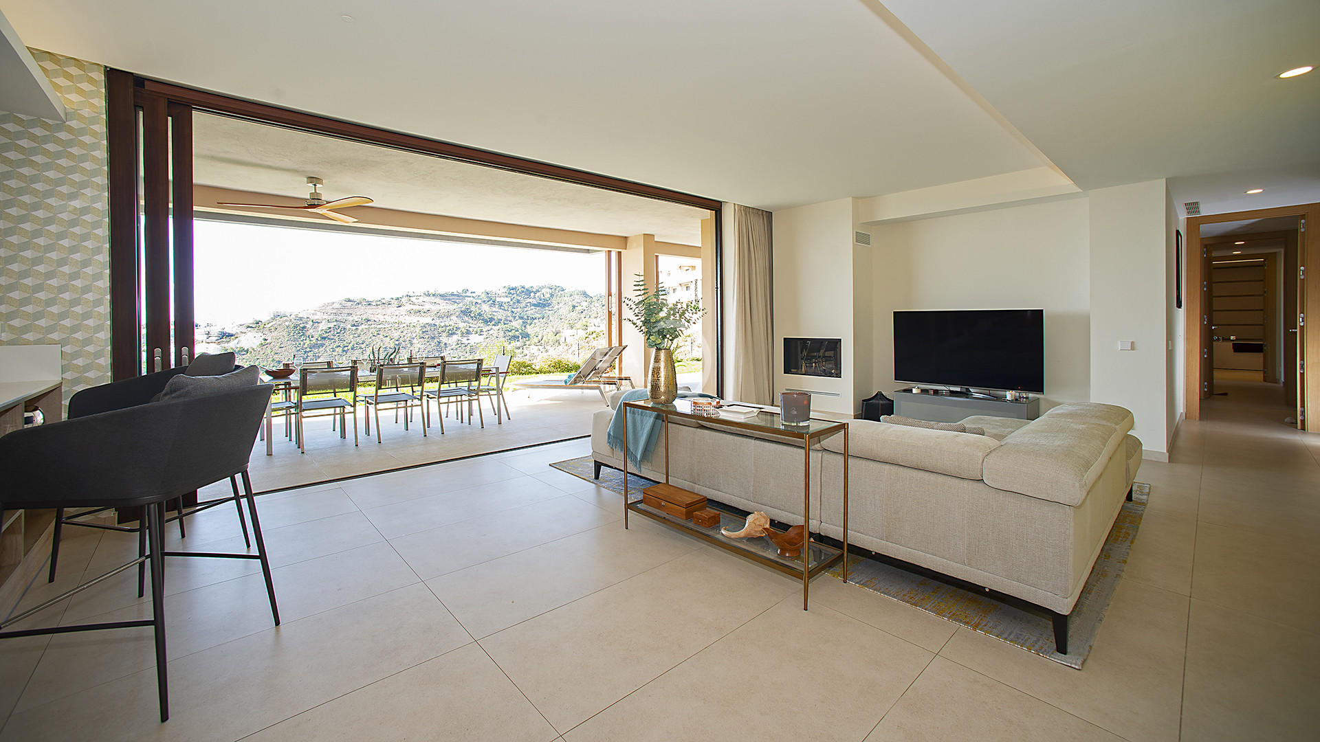 Spacious Living room