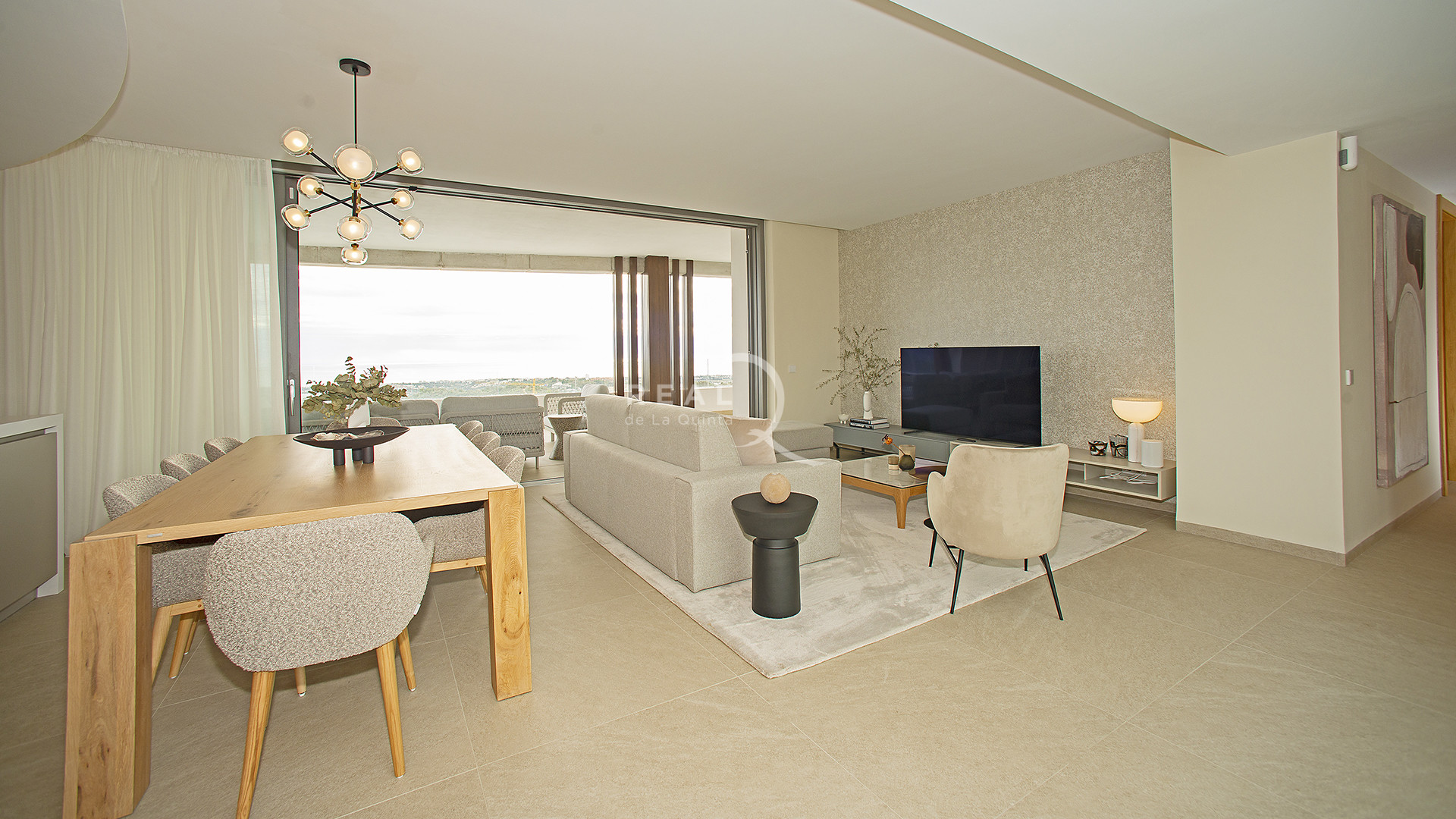 Spacious Living room