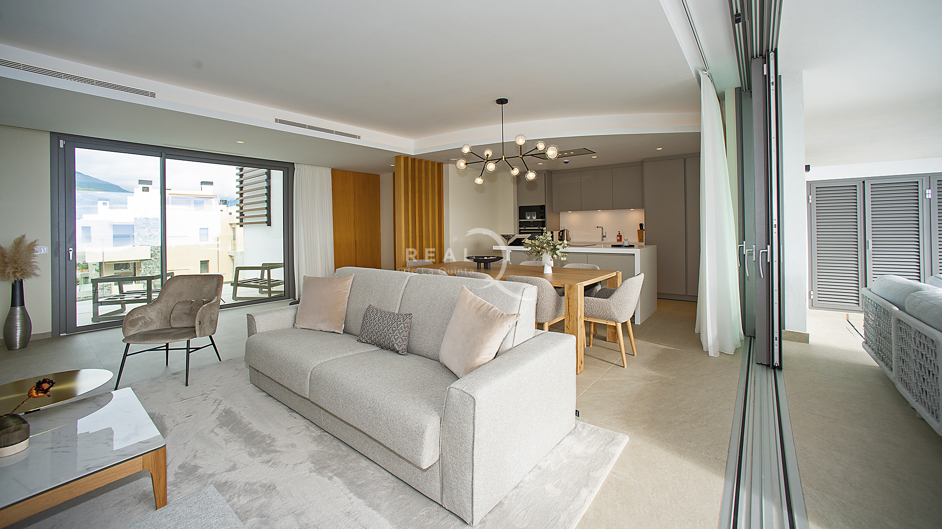 Spacious Living room