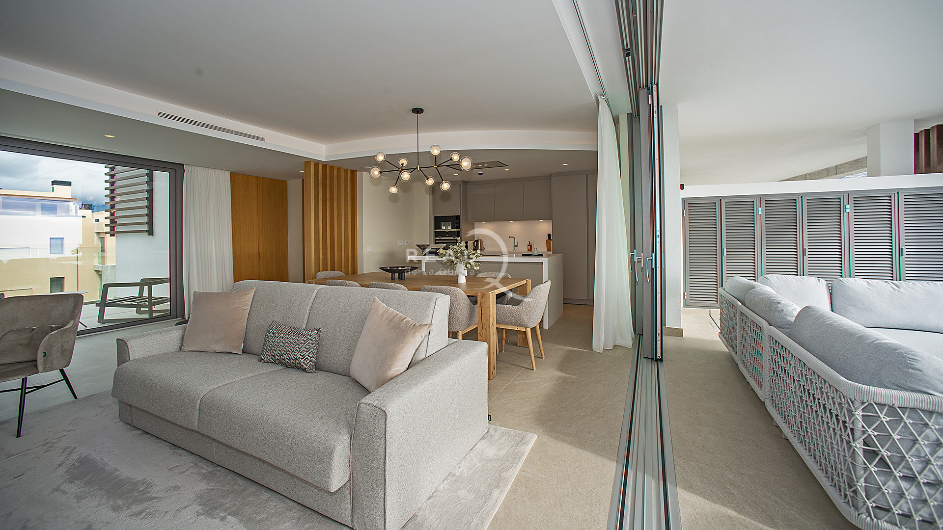 Spacious Living room