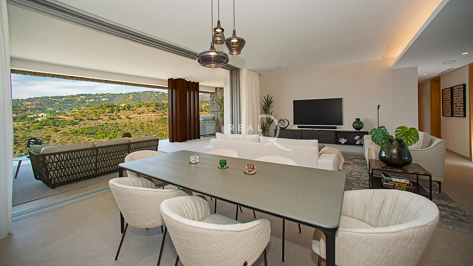 Spacious Living room