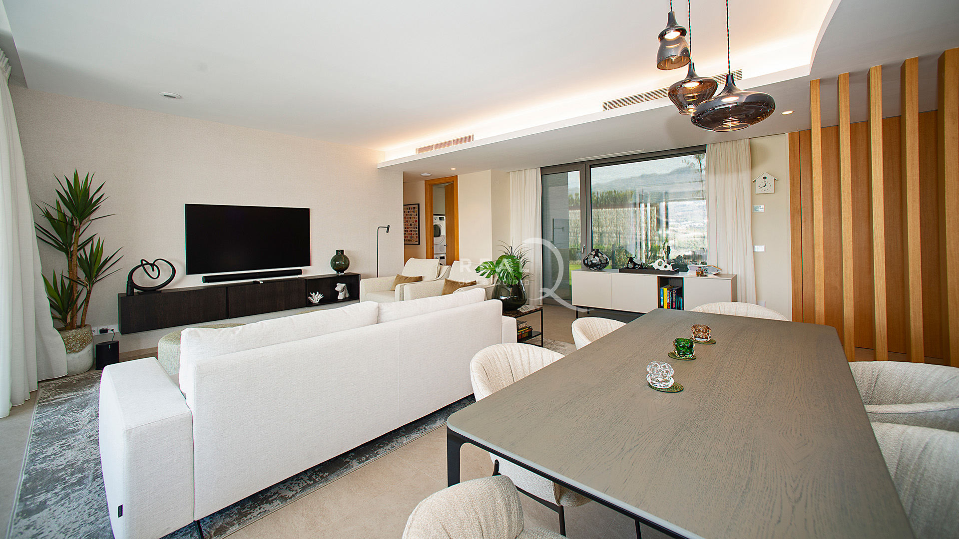 Spacious Living room