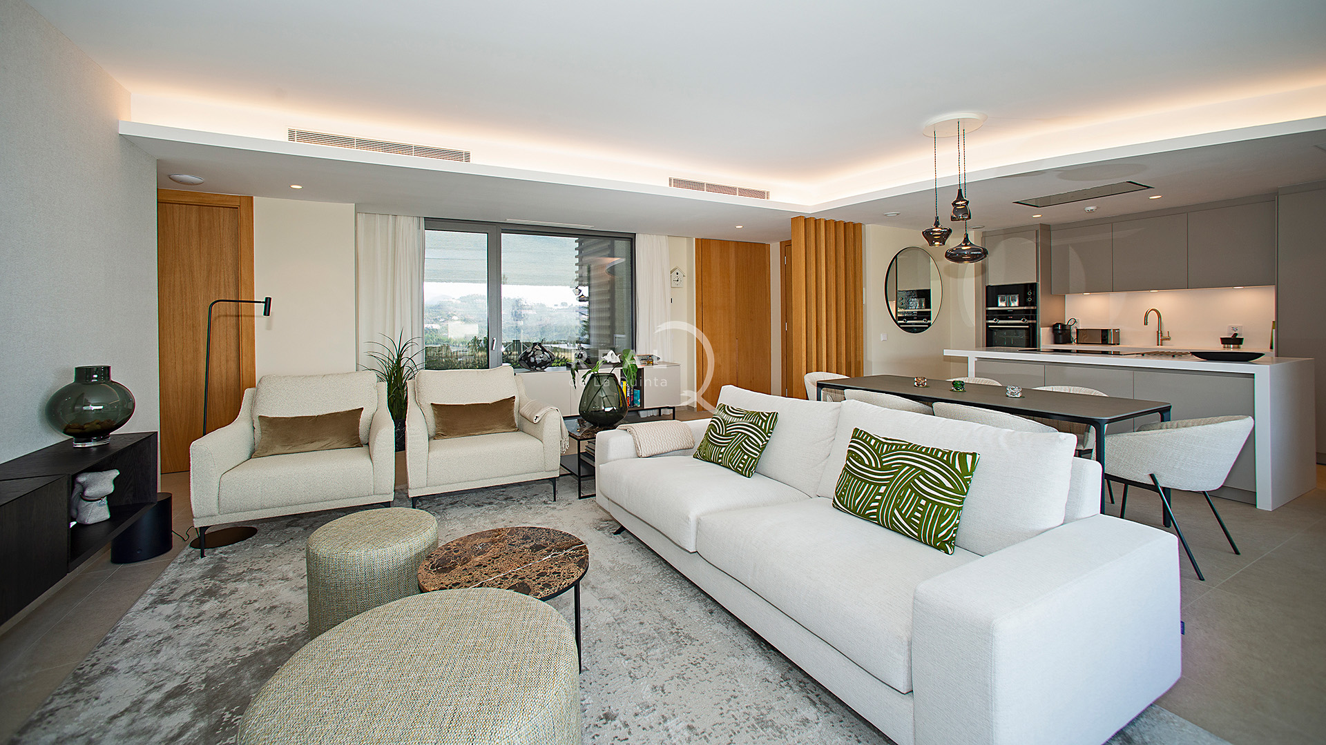 Spacious Living room