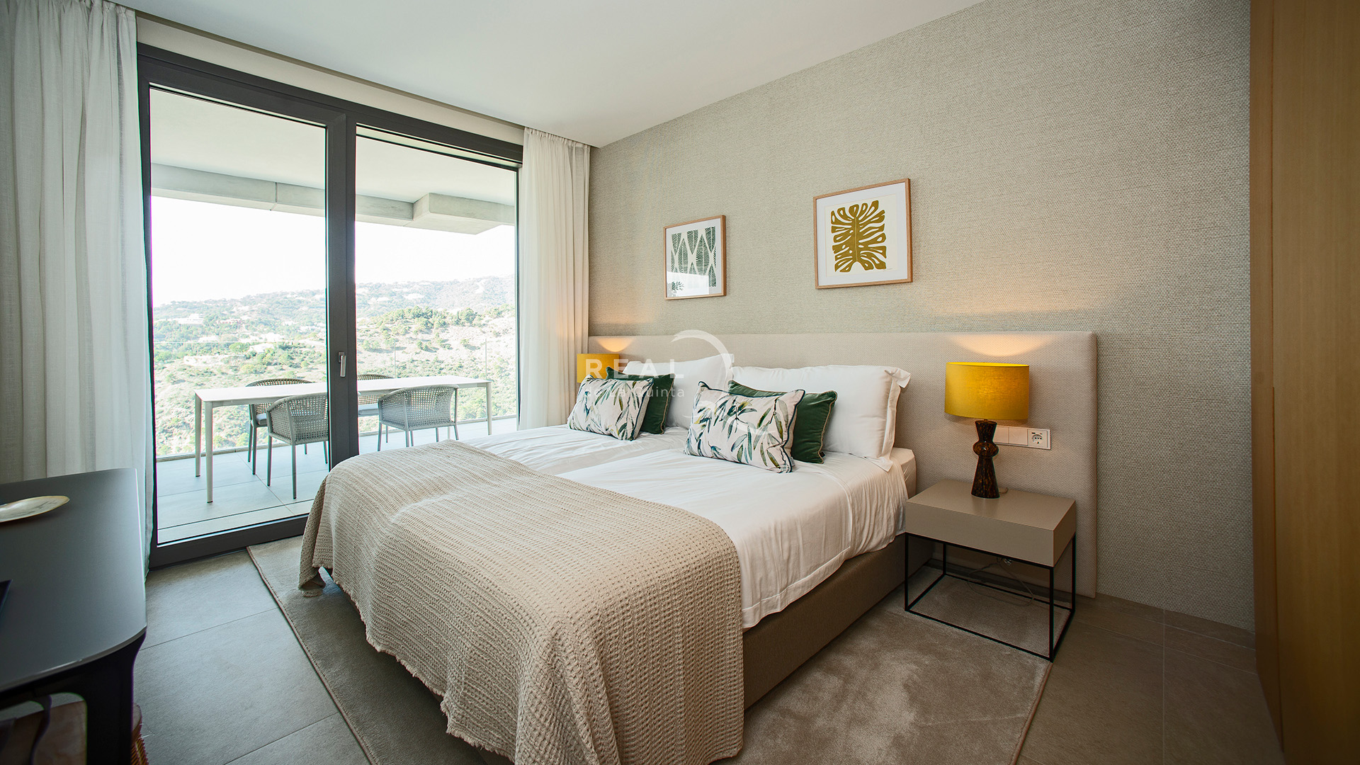 Guest bedroom