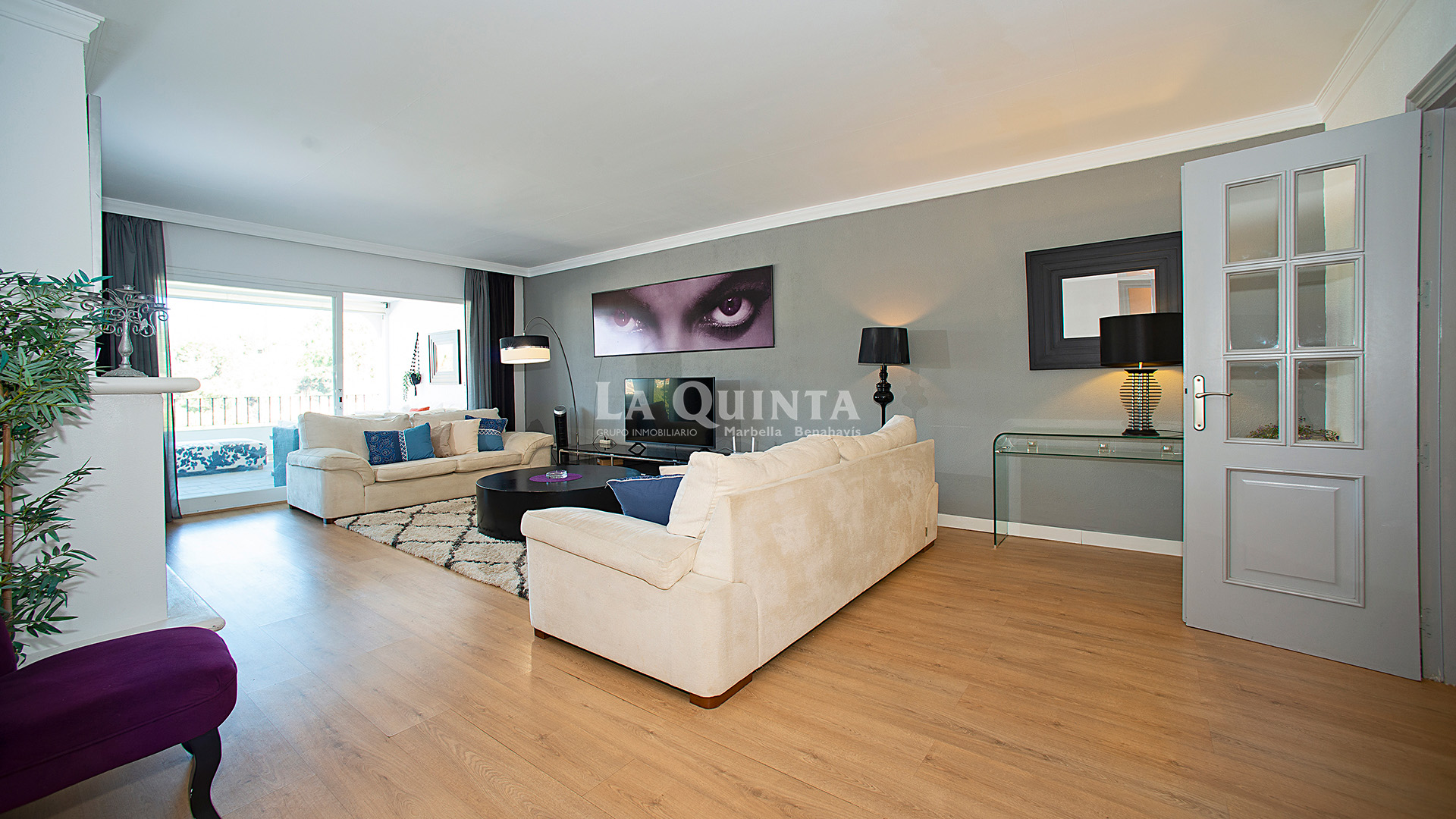 Spacious living room
