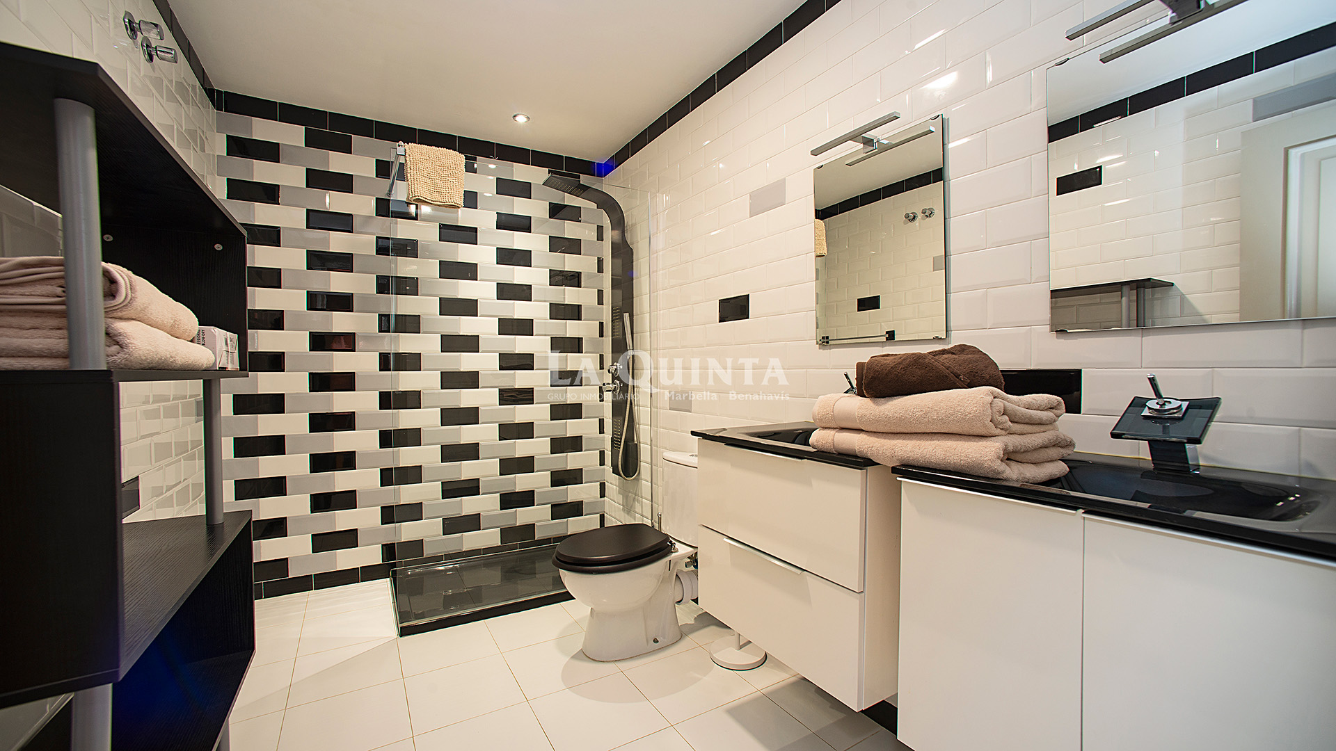 Main bathroom