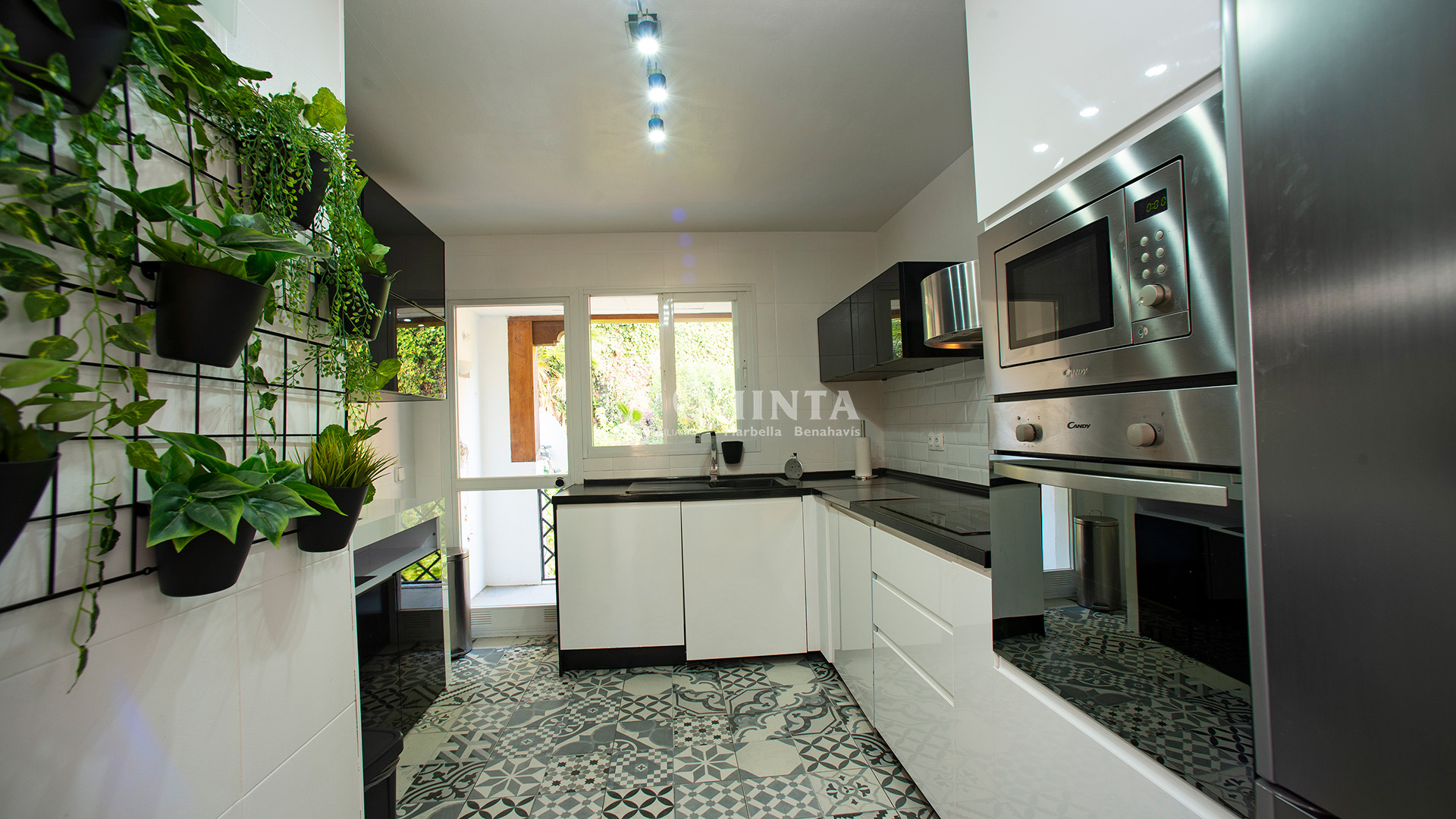 Fully equipped kitchen