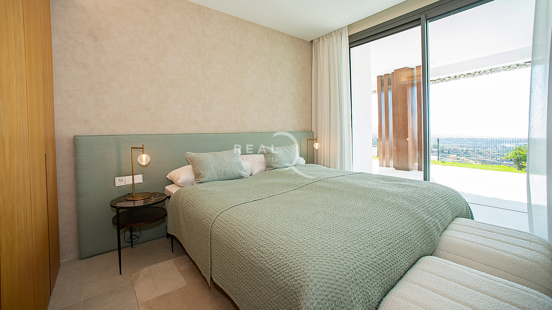 Guest bedroom
