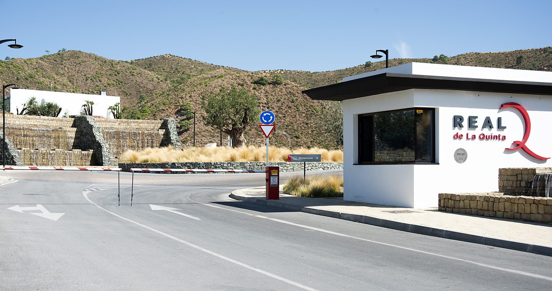 Urbanisation entrance