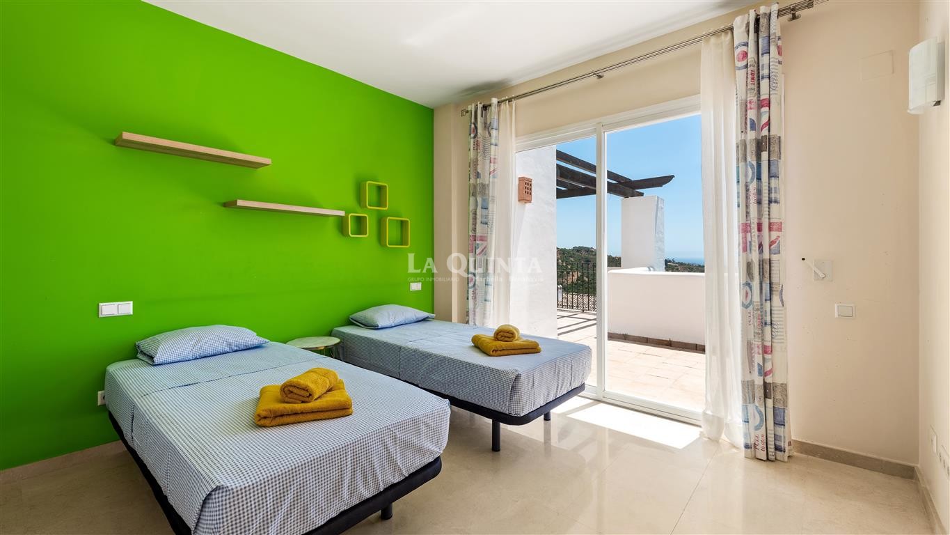 Guest bedroom