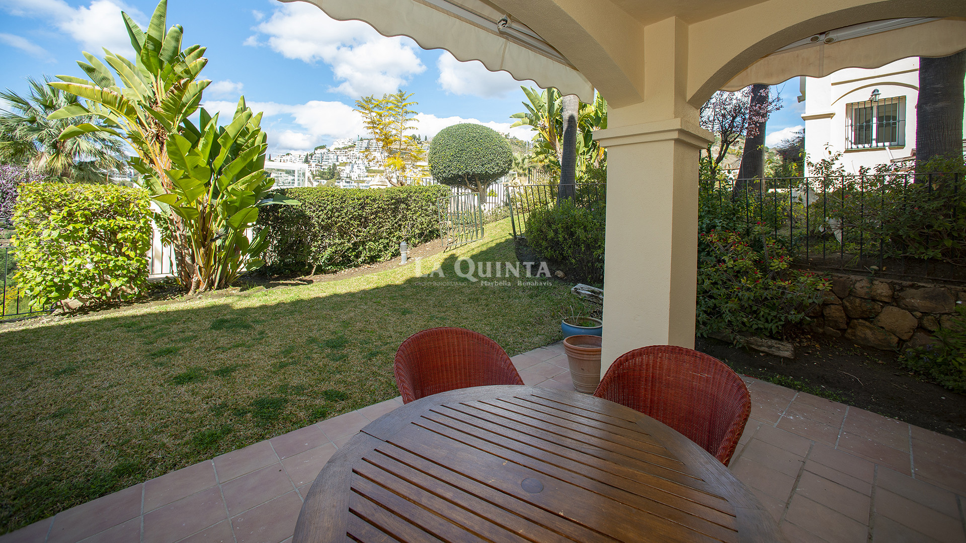 Terraza y jardín