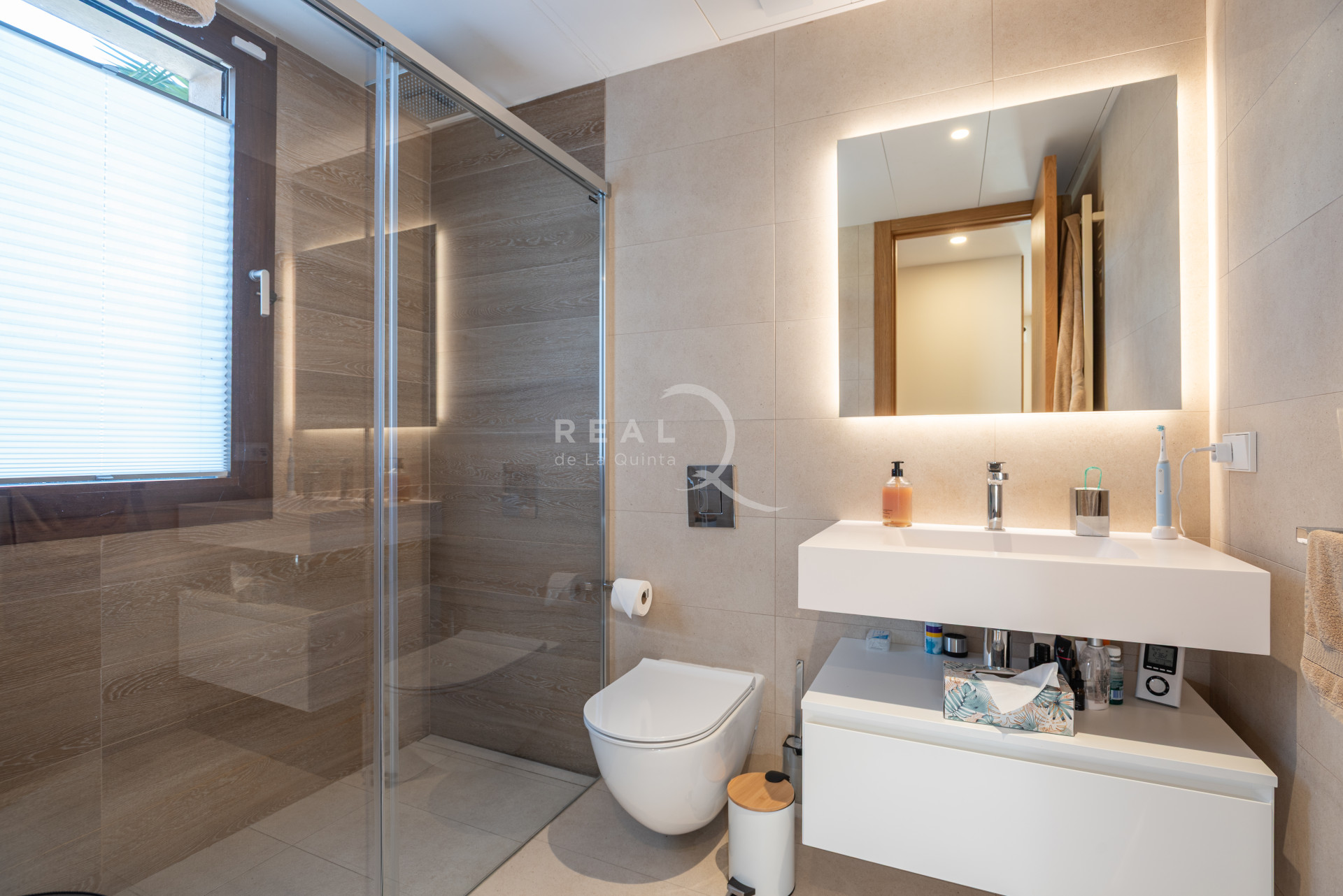 2nd bathroom