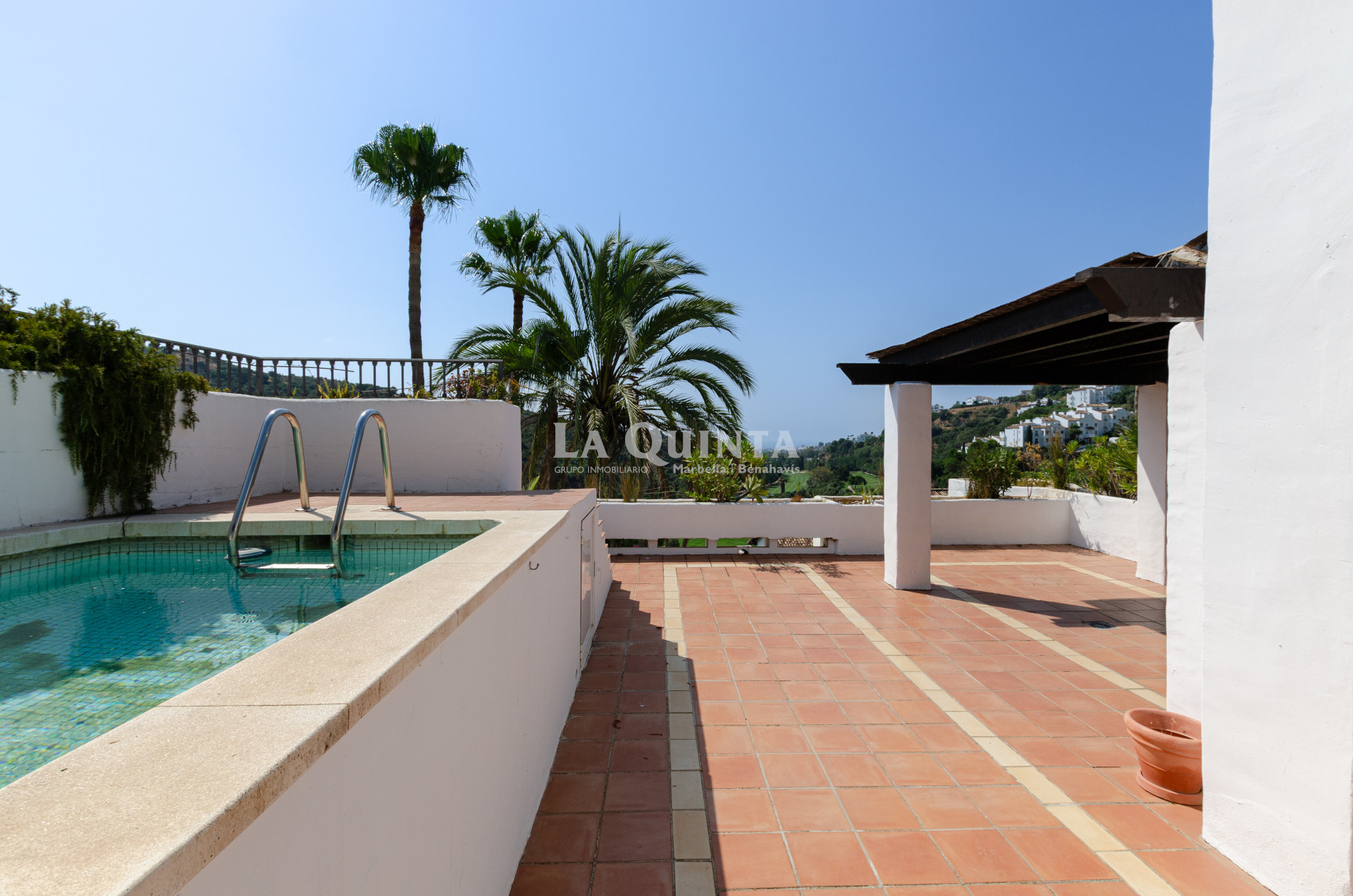solarium with private pool