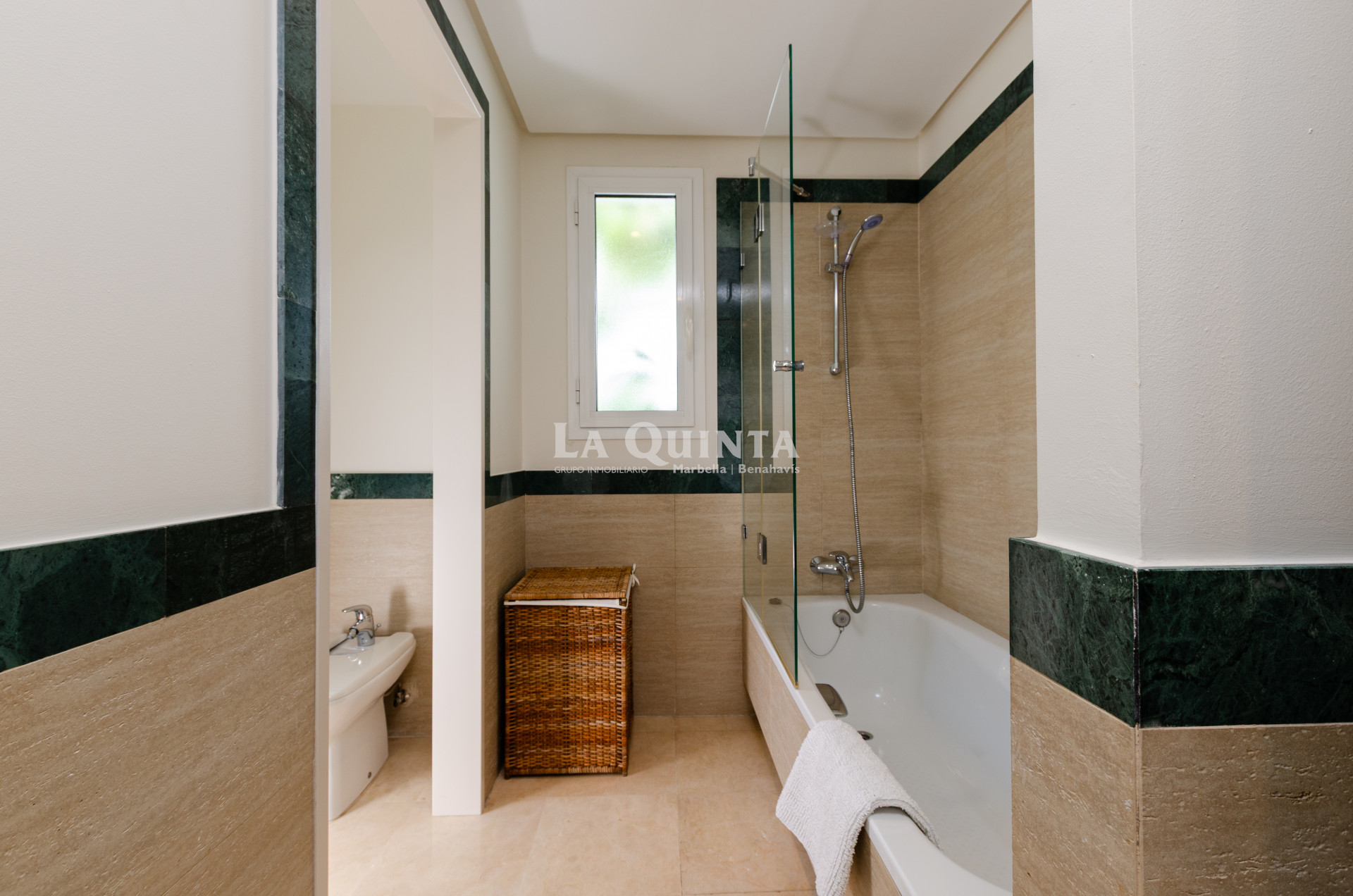 bathroom en-suite